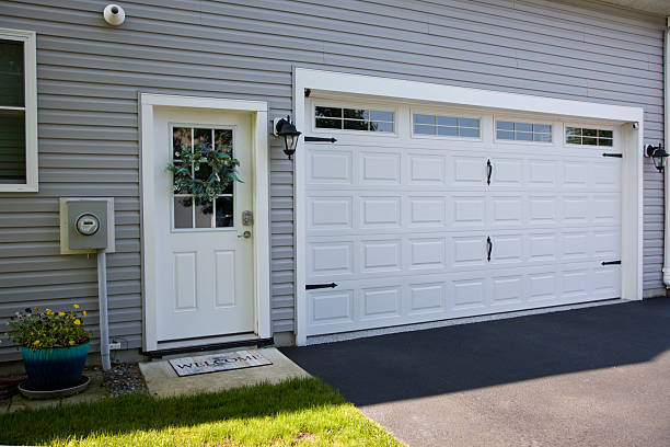 24/7 Emergency Garage Door Panel Replacement experts in Jarales, NM